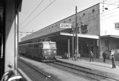 {short description of image}